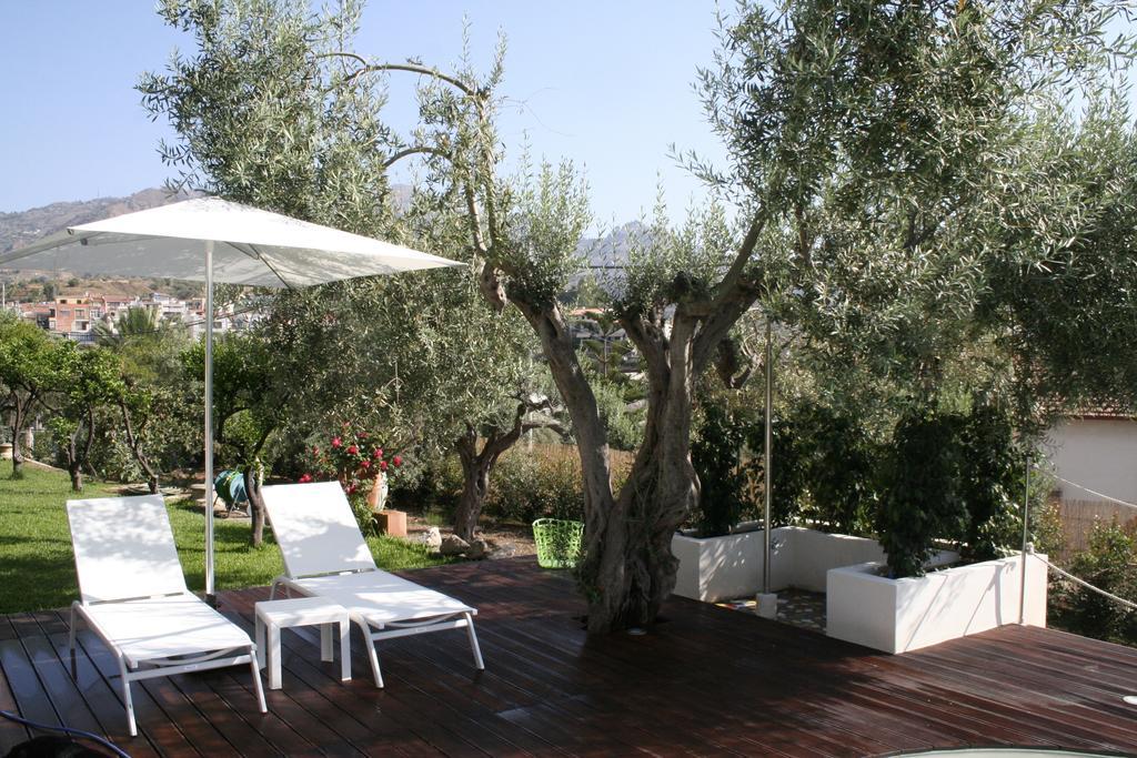 Avocado B&B Beyond Giardini-Naxos Exterior foto